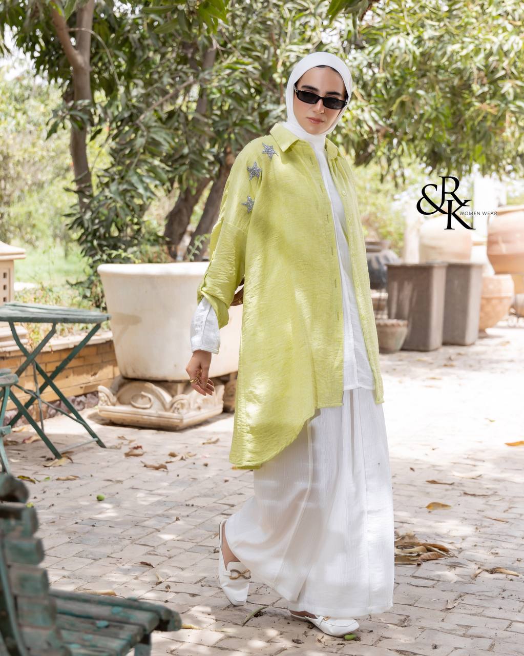Poncho with Buttoned Sleeves 38419
